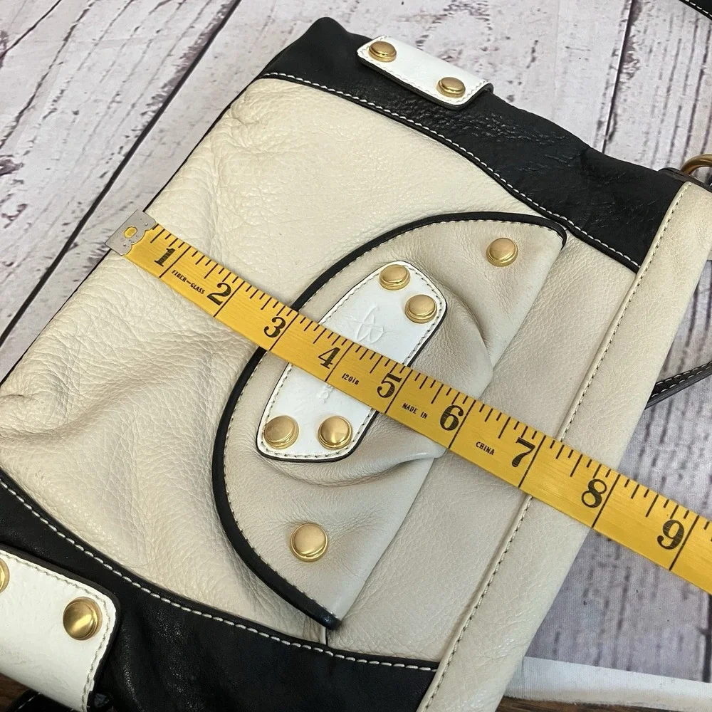 B. Makowsky Handbag Beige Black Leather‎ Crossbody Bag Purse